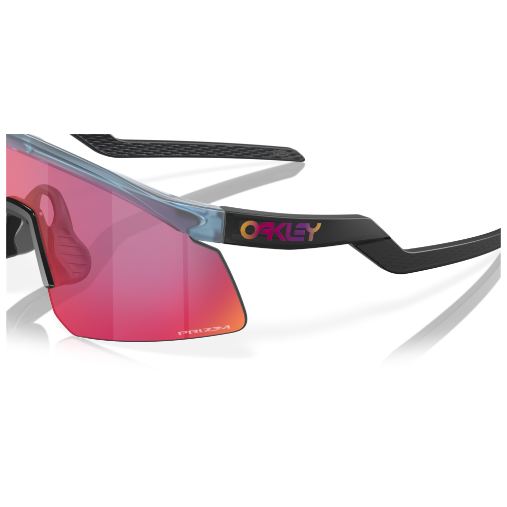 Occhiale da sole Oakley Encoder Strike Vented, forma sportiva con lenti rosa Prizm e montatura nera testurizzata.
