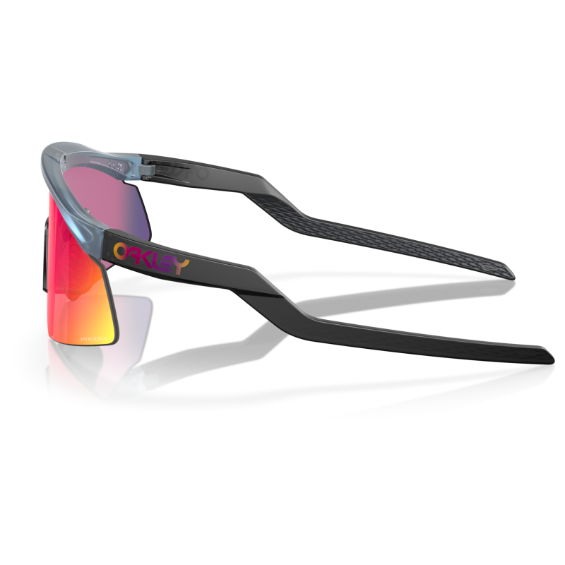 Occhiali da sole Oakley Encoder Matte Black Prizm Ruby, forma avvolgente.