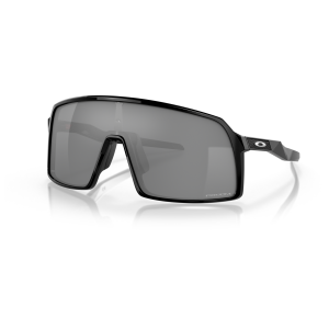 Occhiali Oakley modello Sutro Matte Black, lenti Prizm, colore nero, forma rettangolare, montatura spessa in plastica.