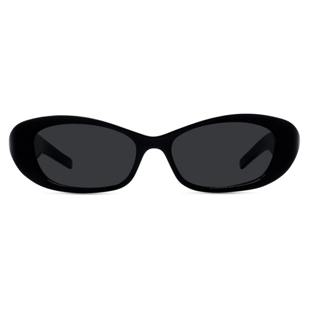 Occhiali da sole con montatura nera ovale, minimalista e dalla forma affusolata.