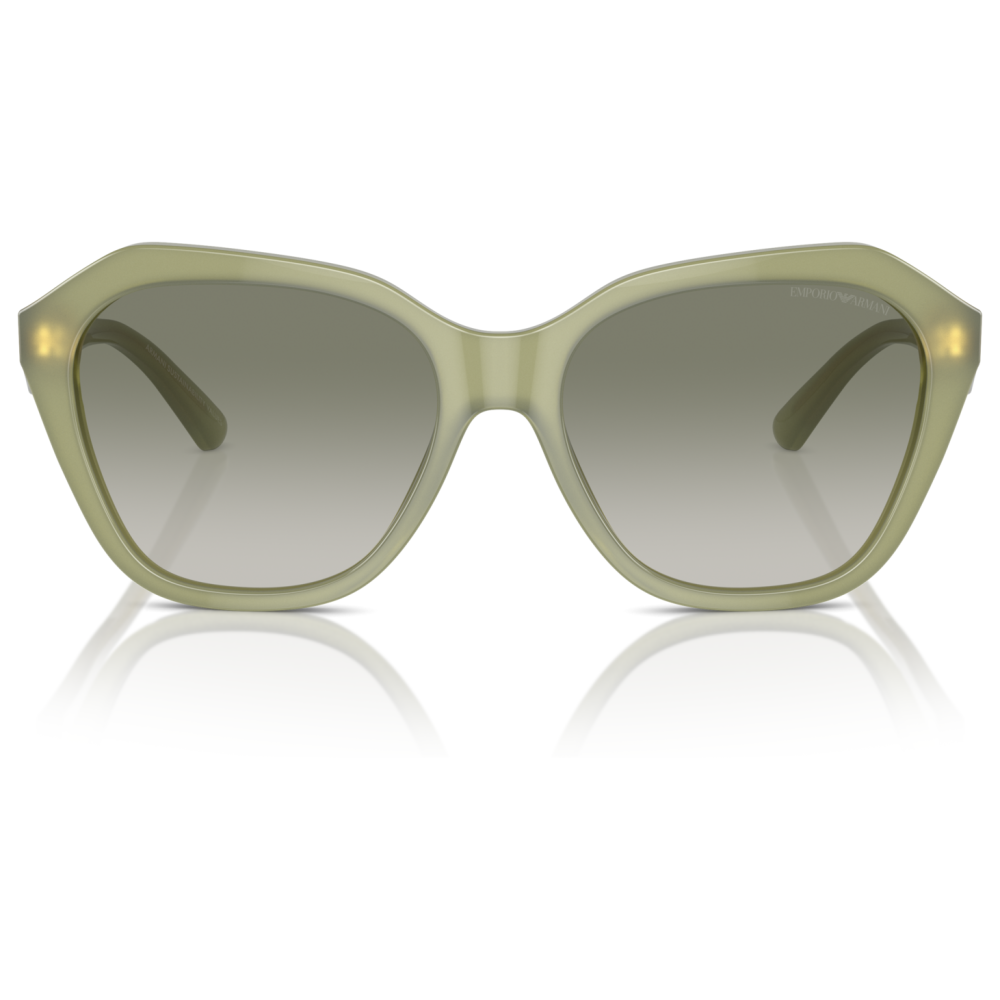 Occhiali Emporio Armani, forma squadrata, montatura verde oliva, lente sfumata.