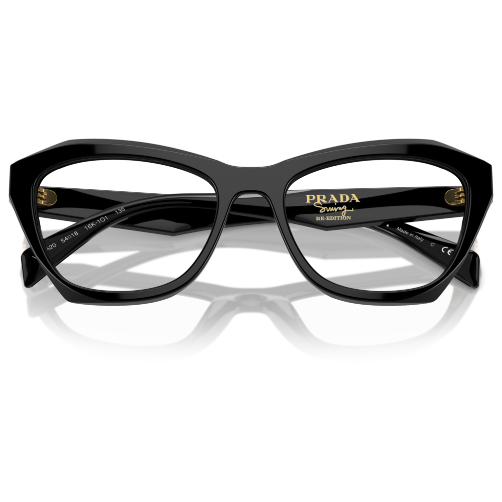 Occhiali Prada, montatura nera spessa e squadrata, design elegante e moderno.