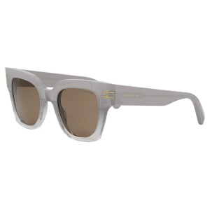 Occhiali Bvlgari, montatura grigia trasparente, forma squadrata, dettagli dorati, eleganti e moderni.