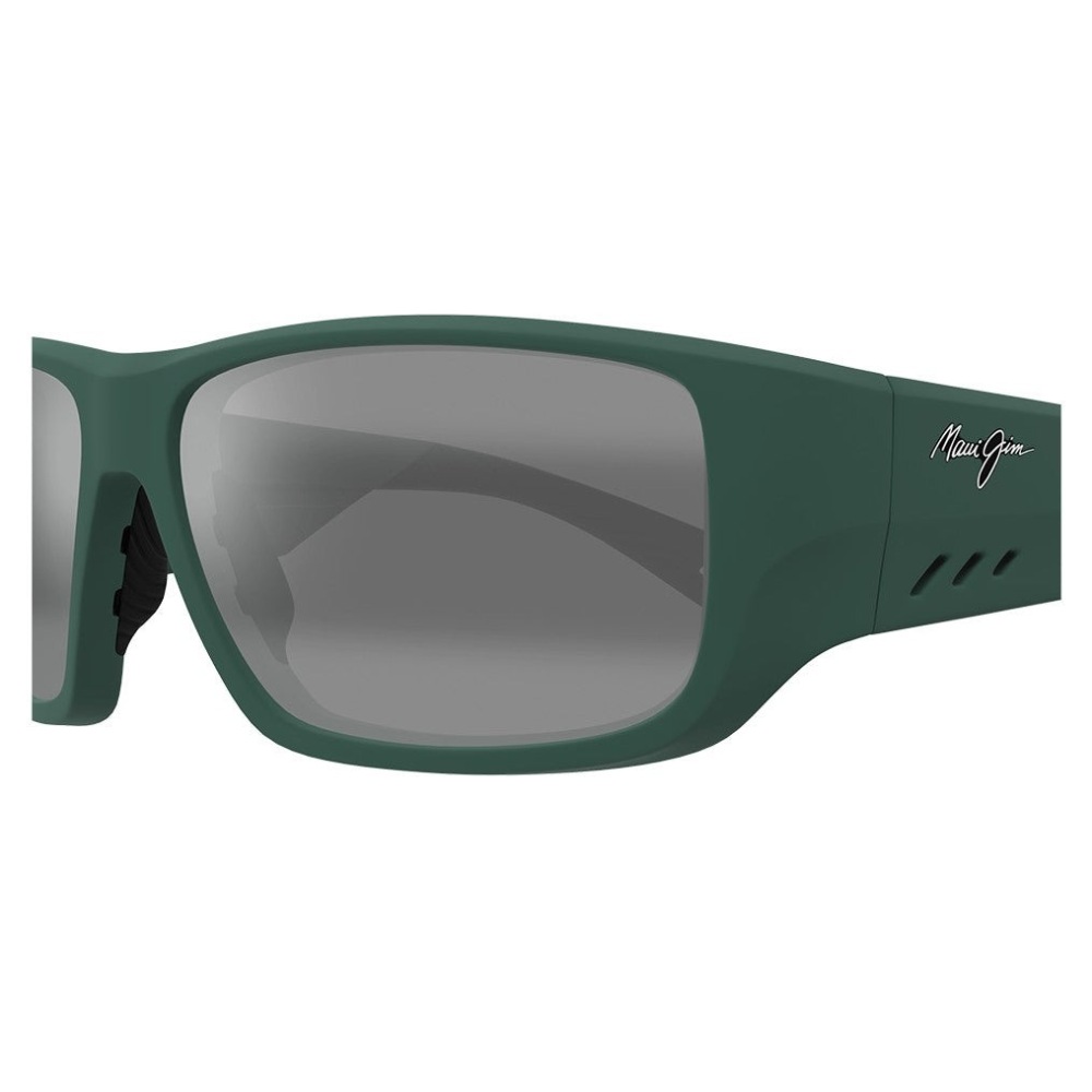 Occhiali da sole Maui Jim, montatura sportiva verde scuro, lenti grigie specchiate, design avvolgente.