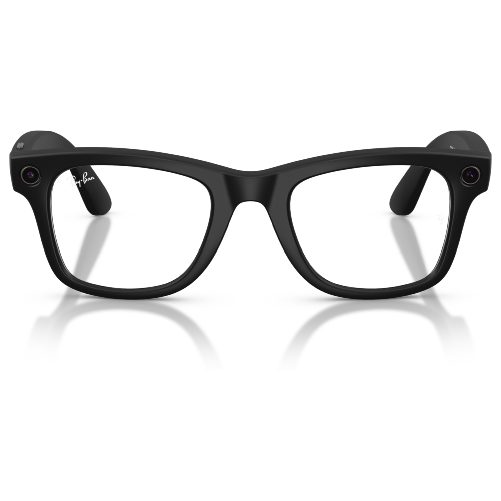 Occhiali neri spessi con montatura rettangolare e logo visibile sulla lente sinistra.