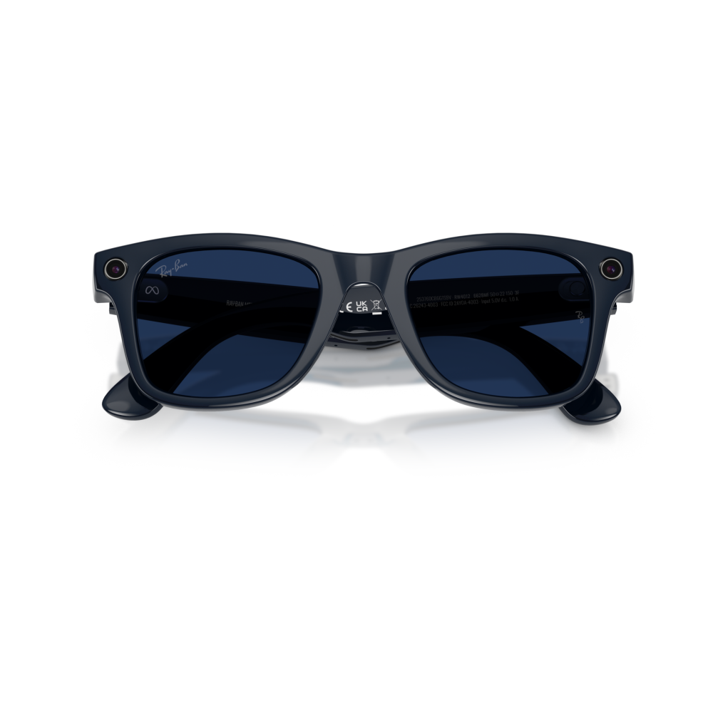 Occhiali da sole, montatura nera rettangolare con lenti scure, Ray-Ban.